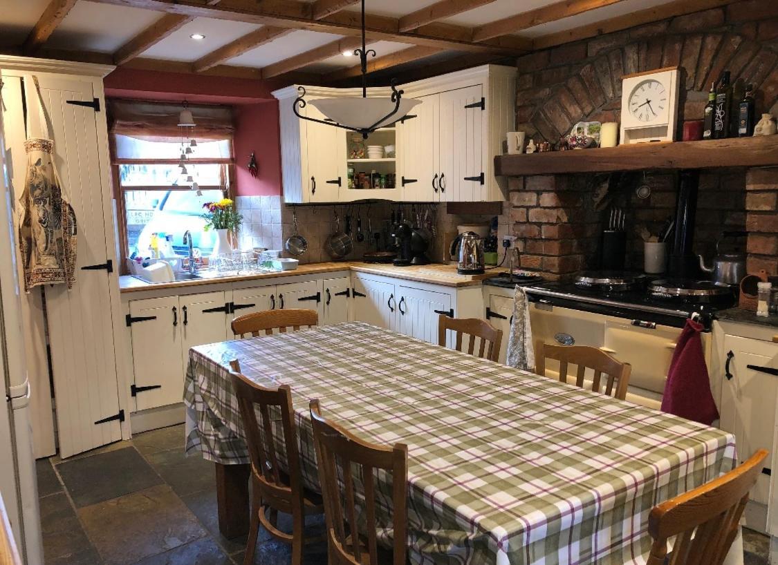 Country Home Near The Airport Единбург Екстериор снимка
