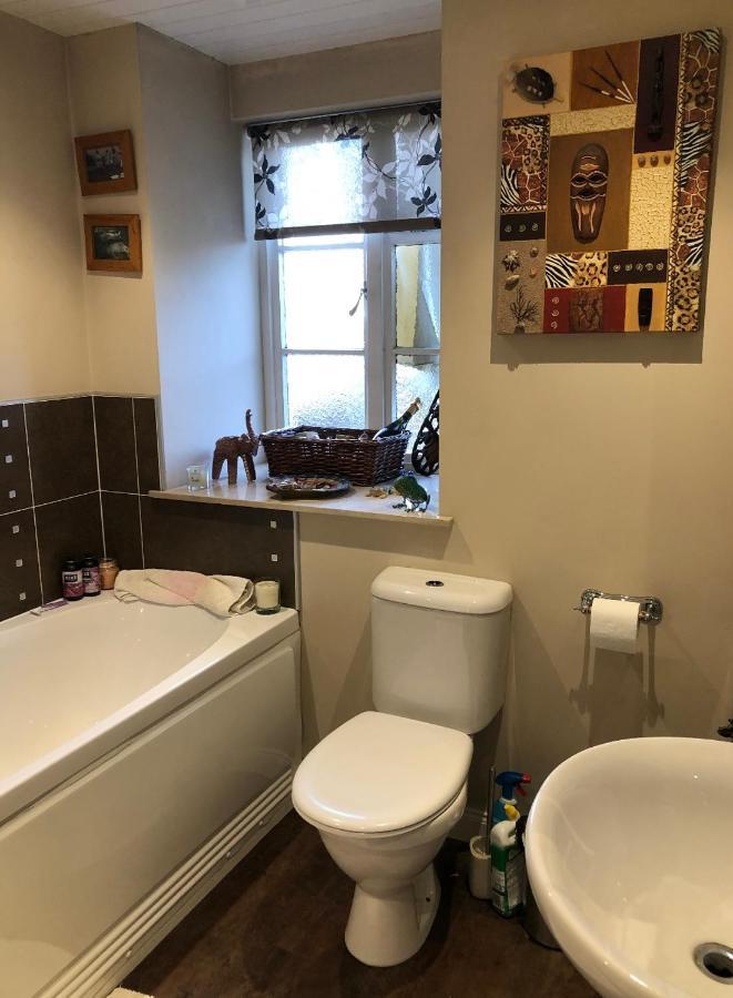 Country Home Near The Airport Единбург Екстериор снимка